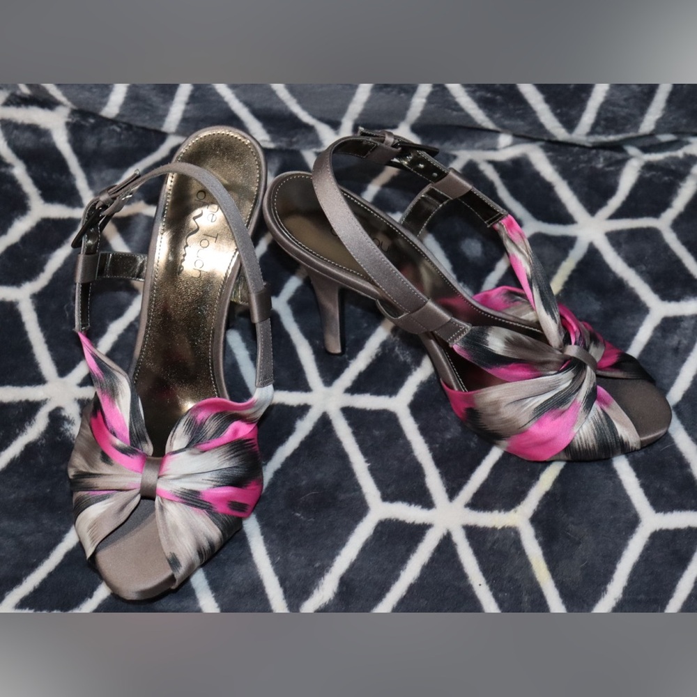 Ladies, Touch Of Nina Heels Size 10 M New without tags. Pink,Gray,Charcoal Black